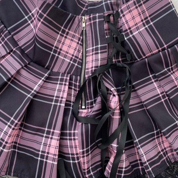 Pastel goth Harajuku pink and black plaid schoolgirl pleated mini skirt - Picture 3 of 6